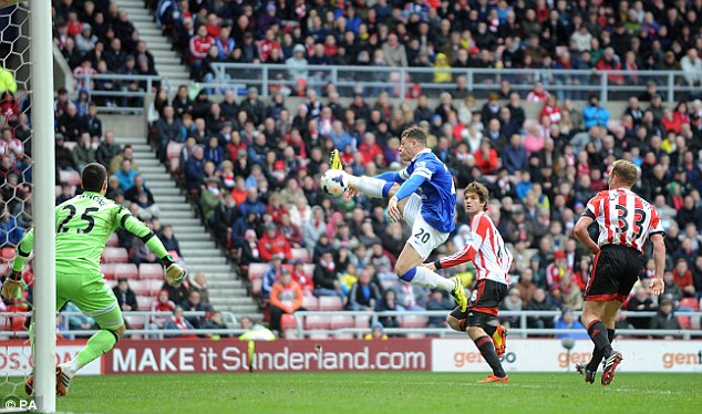 Everton Masuk Empat Besar Lantaran Gol Bunuh Diri Brown